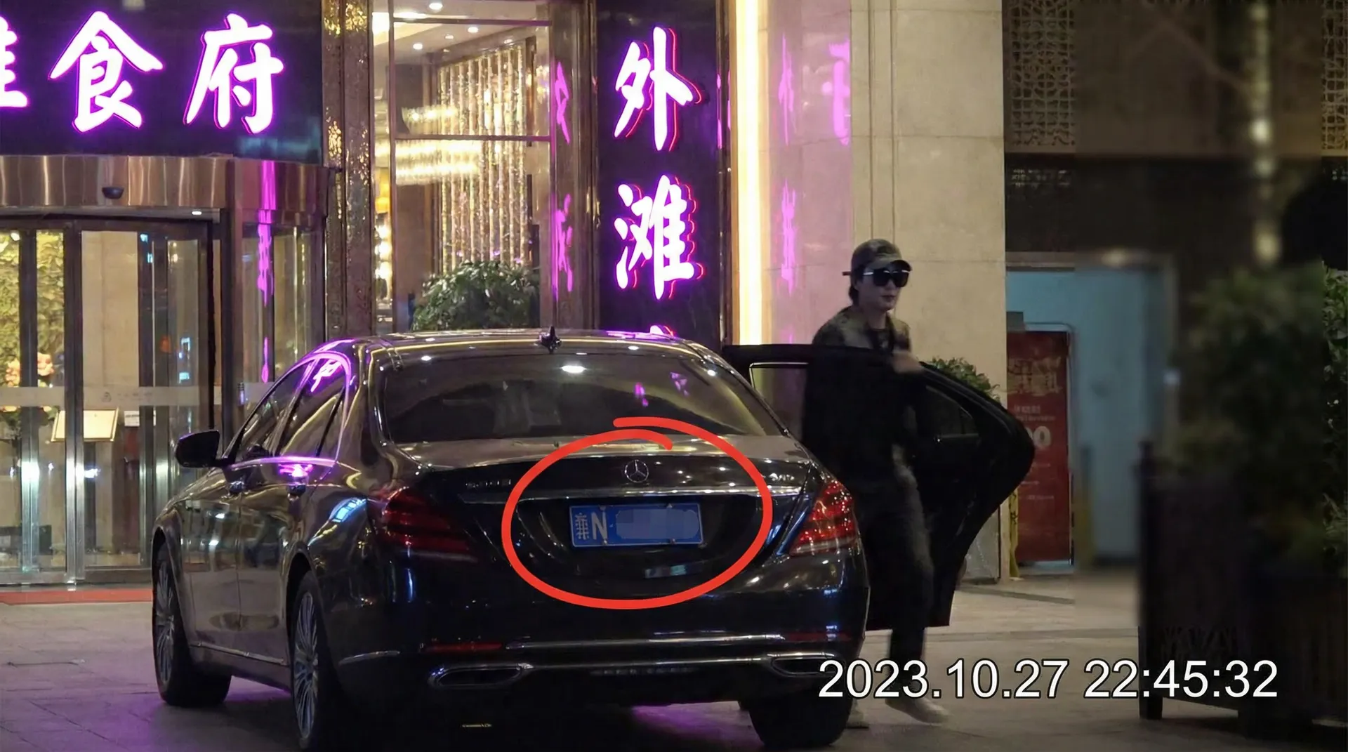 蜜芽-最新优惠与热门商品|官网直销-每日更新 - 豪车餐厅外偷拍